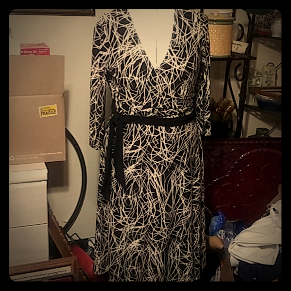 V-neck midi dress